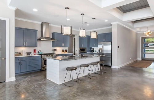 Kingsland House | Bud Bliss Retreat | Luxury Waterfront Home | Pool | Concierge Services
