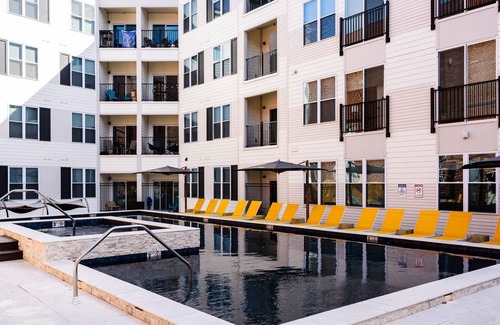 Soulard Apartment | Bud Brewery + Eats | Pool & Gym | Zencity