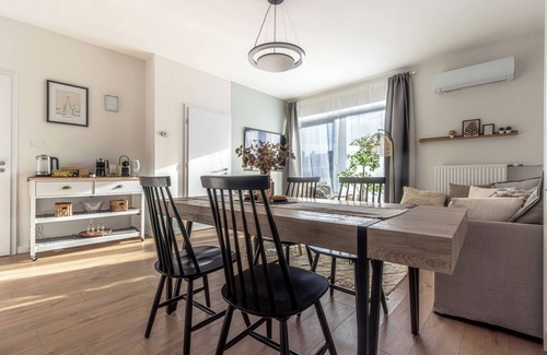 Vizivaros Apartment | Buda Side Charming 2-bedroom apartment with WiFi, AC in lovely Budapest
