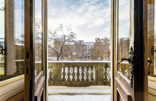 Csarnok negyed Apartment | Budapest: Beautiful flat with fire-place and balcony ! Romantic and historic