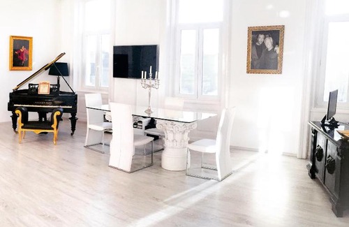 Inner City Budapest Apartment | Budapest Eye Presidential with Jacuzzi & Sauna