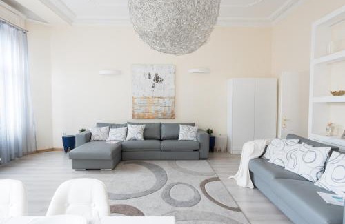 Belvaros - Lipotvaros Apartment | BudapestEasyFlat Basilica Lux