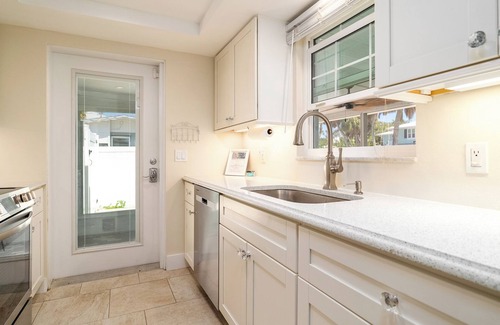 Holmes Beach House | Buddy’s Beach House Private Heated Pool and Spa- Pet Friendly