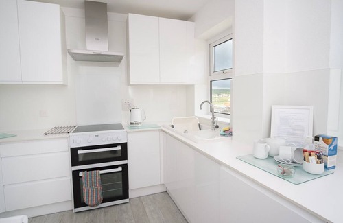 Bude Apartment | Bude, Spectacular Sea Views, Spacious 3 Bed Apartment Close to Town & Beach
