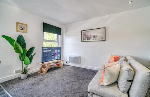 Trafford Apartment | Budget 1-Bed Flat in Manchester