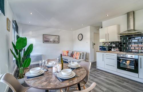 Trafford Apartment | Budget 1-Bed Flat in Manchester