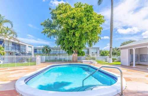 Oakland Park Apartment | Budget-Conscious w/Style near Ft Lauderdale Beach