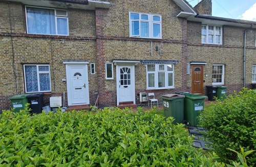 College Park and Old Oak House | Budget Double Room in Hammersmith