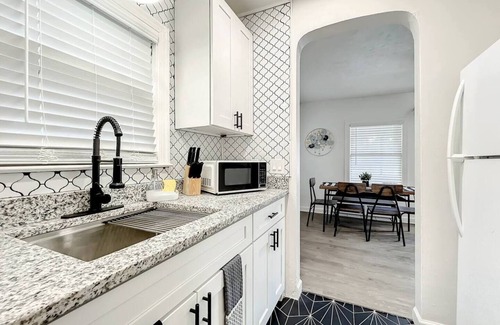 Wadeview Park House | Budget-Friendly 1BR Prime Orlando Location