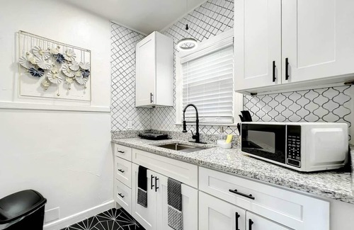 Wadeview Park House | Budget-Friendly 1BR Prime Orlando Location