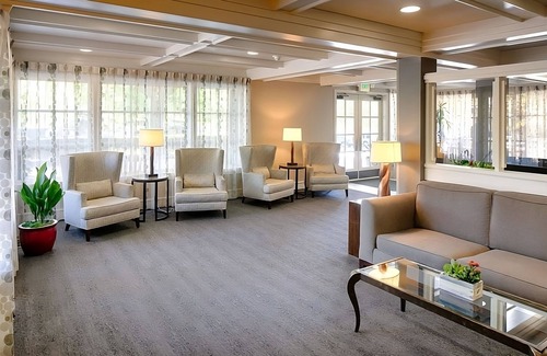 West Bellevue Hotel | Budget-Friendly Accommodations at Red Lion Hotel Bellevue! Outdoor Pool