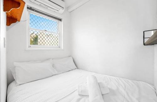 Melbourne Apartment | Budget Friendly Beachside St Kilda West Studio