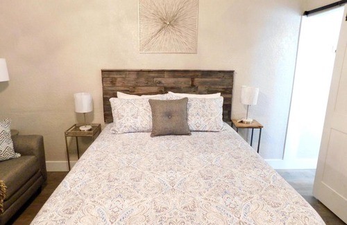 Gulf Shores House | Budget Friendly Condo within Walking Distance to the Beach!