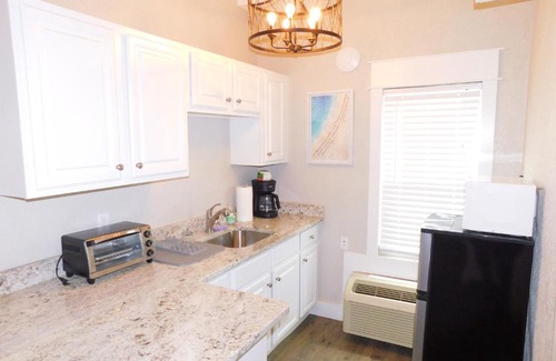 Gulf Shores House | Budget Friendly Condo within Walking Distance to the Beach!