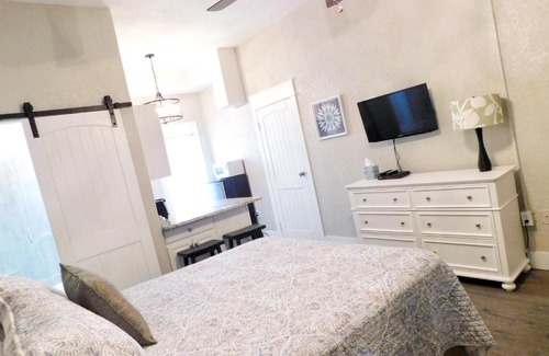 Gulf Shores House | Budget Friendly Condo within Walking Distance to the Beach!