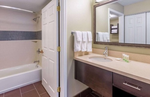 Anaheim Resort Resort | Budget-Friendly Getaway! 2 Modern Units, Pet-Friendly, with Free Breakfast