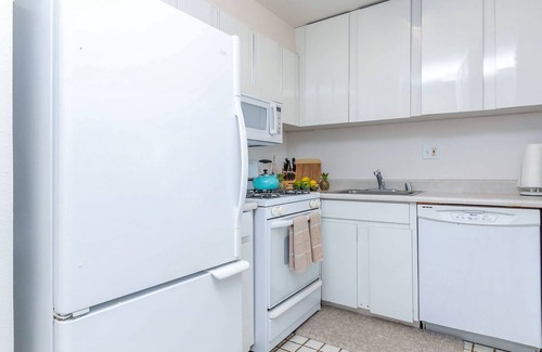 Kihei Condo | Budget Friendly - Kihei Akahi C-608, Ocean Views, Short Walk to Kamaole Beach II