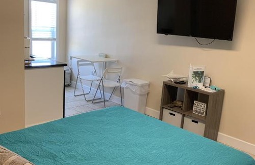 Gulf Shores House | Budget friendly studio condo! Heart of Gulf Shores across from the Hangout!