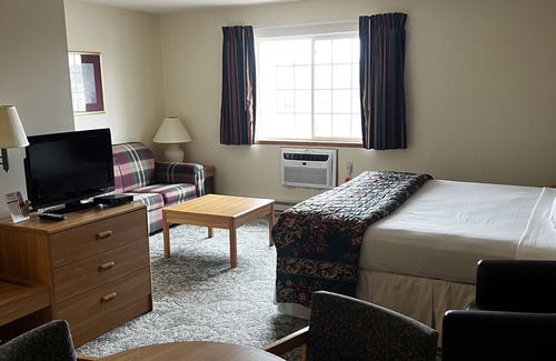 Escanaba Hotel | Budget Host Inn & Suites