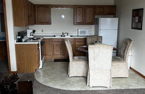 Escanaba Hotel | Budget Host Inn & Suites