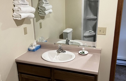 Escanaba Hotel | Budget Host Inn & Suites