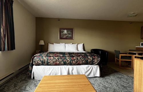 Escanaba Hotel | Budget Host Inn & Suites