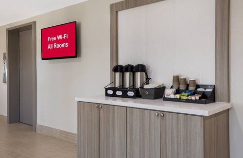 Sulphur House | Budget Lodging in Sulphur: Parking Available Onsite, Pets Stays FREE!