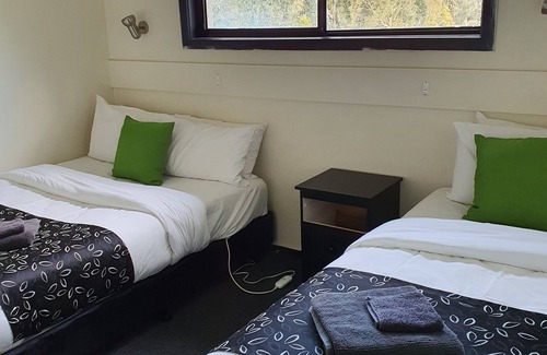 Hamilton Hotel | Budget on the Lake