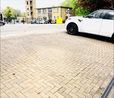 Luton House | Budget Stay In Luton 01 D