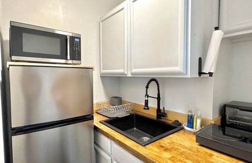 Central Oklahoma City Apartment | Budget Studio | $1500/month | Kitchenette + Queen Bed #37A