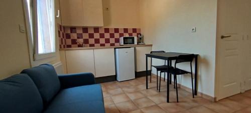 Toulon Apartment | Budgetbnb Escaillon