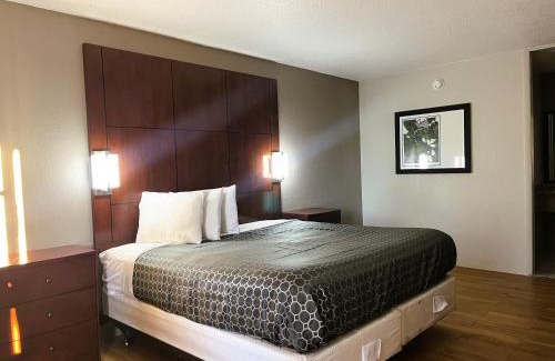 Phenix City Bed & Breakfast | Budgetel Inn - Phenix City