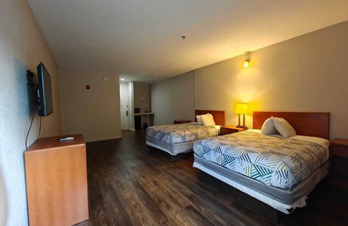 Cumberland Hotel | Budgetel Inns & Suites - Atlanta Galleria Stadium