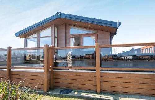 Addlethorpe House | Buff Lake - Uk37725