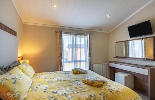 Addlethorpe House | Buff Lake - Uk37725