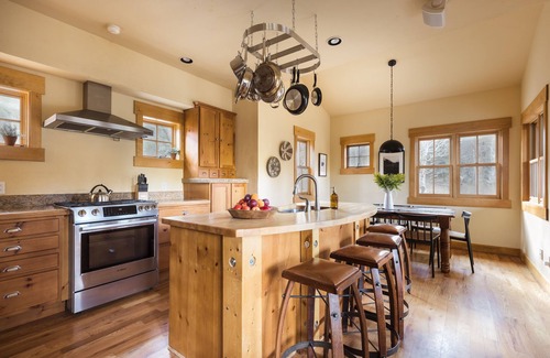 Breckenridge Cabin | Buffalo by AvantStay | Beautifully Designed Cabin w/Hot Tub