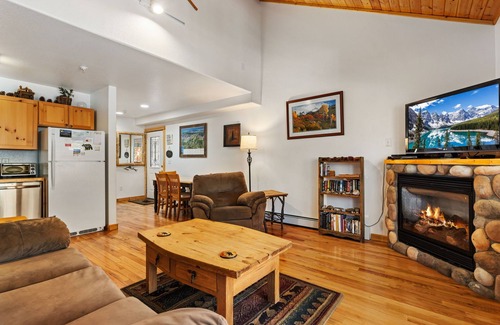 Fall River Estates Condo | Bugle Pointe B21 (Private Hot tub) River Views!