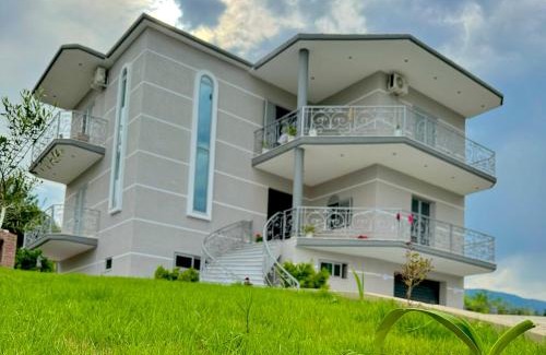 Lazarat House | Bujtina Amar