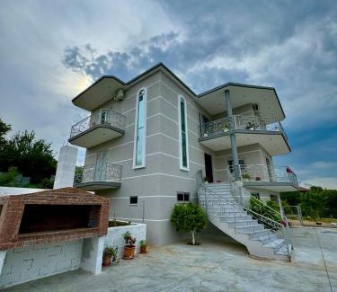 Lazarat House | Bujtina Amar