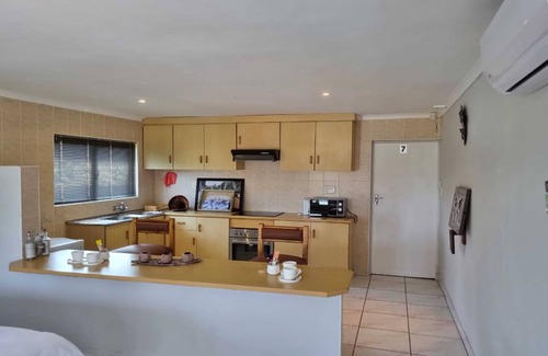 Port Edward Hotel | Bujumbura Guest House