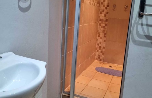 Port Edward Hotel | Bujumbura Guest House