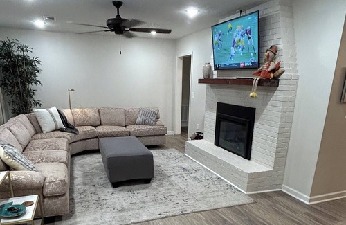Sessums House | Bulldog Cottage 2. Only 7 miles from MSU campus