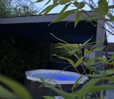Tournai House | Bulle du puits avec jacuzzi et sauna privatif
