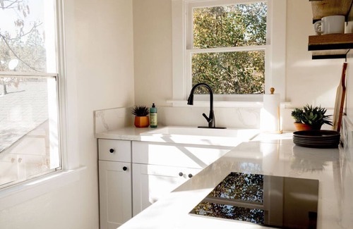 Mariposa Apartment | Bullion Street Cottages. El Capitan 1/2 BLOCK WALK TO ALL (#1)
