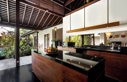 Umalas Villa | Bumbak Bungenviel by Fantasia Villas