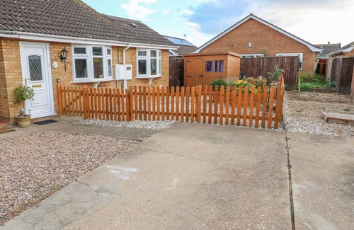 Skegness Cottage | Bumble Bee Cottage