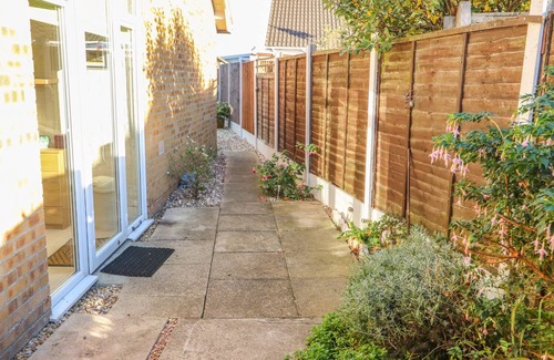 Skegness Cottage | Bumble Bee Cottage