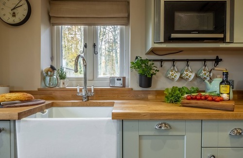 Bury St Edmunds Cottage | Bumblebee Cottage, Culford Heath, Suffolk