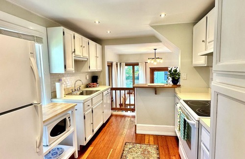 Saratoga Springs House | Bungalow- 2 Blocks from Saratoga Racecourse, walk everywhere! - Right in town