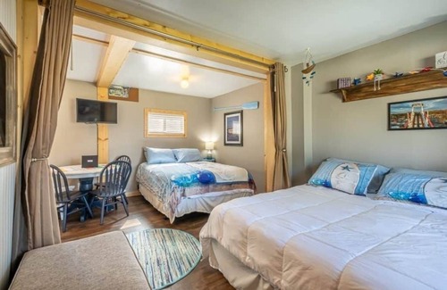 West Okoboji House | Bungalow 2: Boji Bunkhouse Bungalow